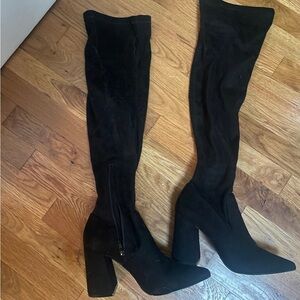 MUST GO‼️ Steve Madden Boots
